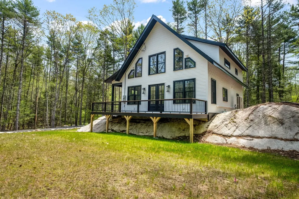 141 Logging Road York ME 03902