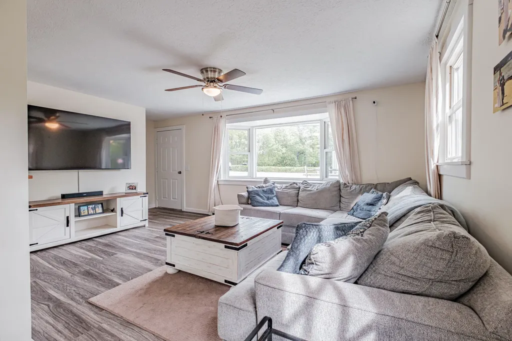 218 Middlesex Road Topsham ME 04086