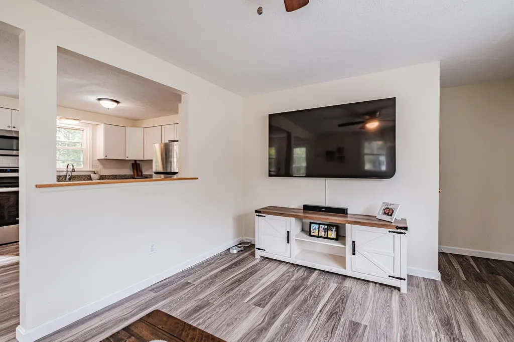 218 Middlesex Road Topsham ME 04086
