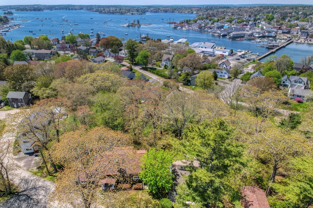 14 Summit Road Boothbay Harbor ME 04538
