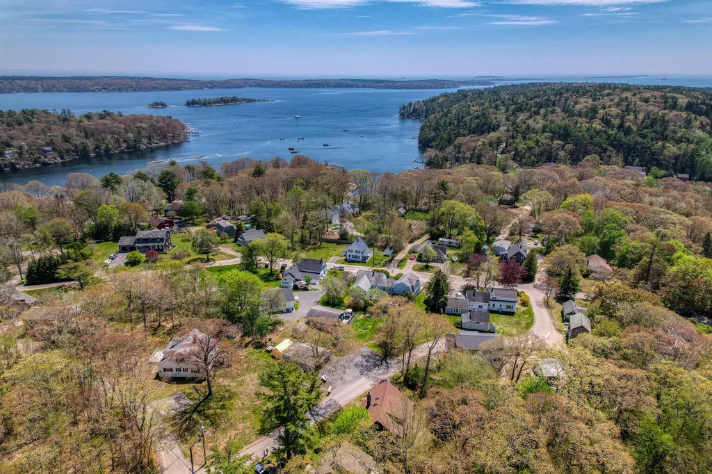 14 Summit Road Boothbay Harbor ME 04538