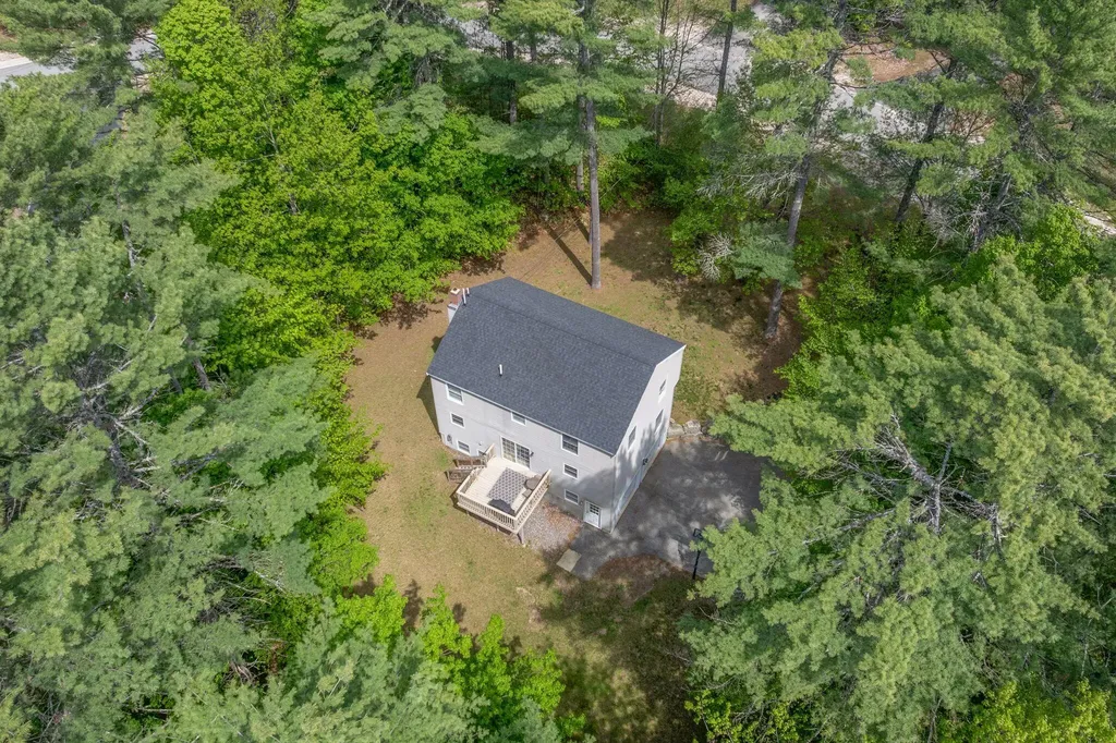 12 Monroe Drive Naples ME 04055