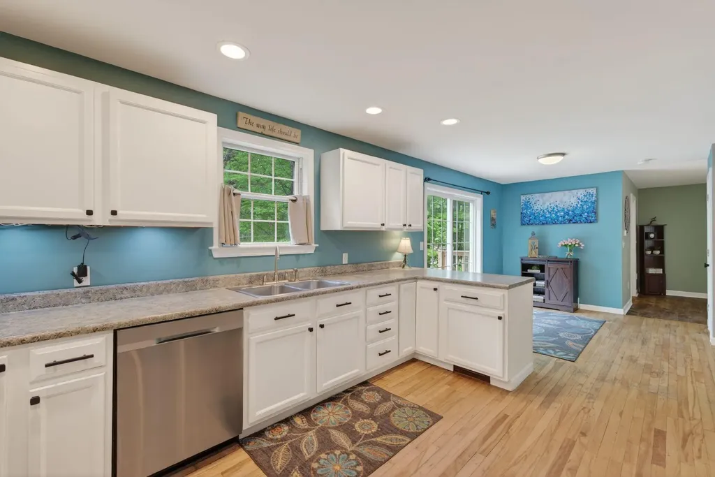 12 Monroe Drive Naples ME 04055