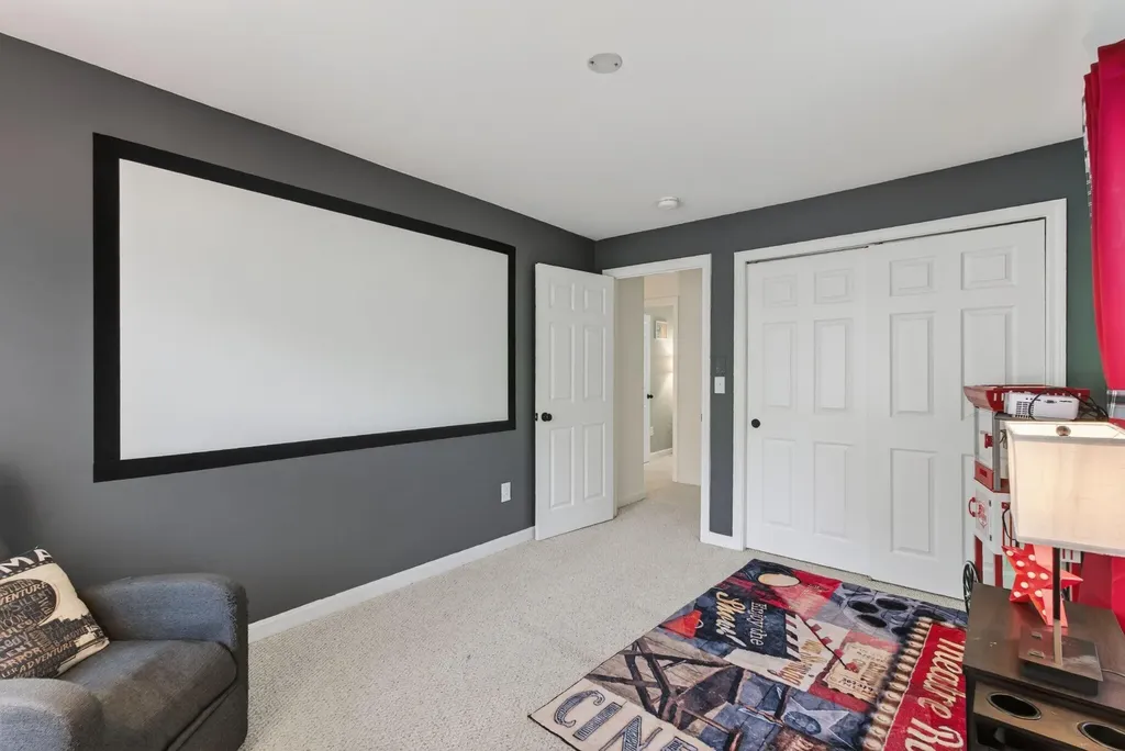 12 Monroe Drive Naples ME 04055