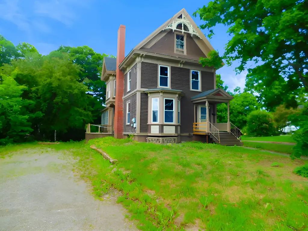 10 Elm Street Houlton ME 04730