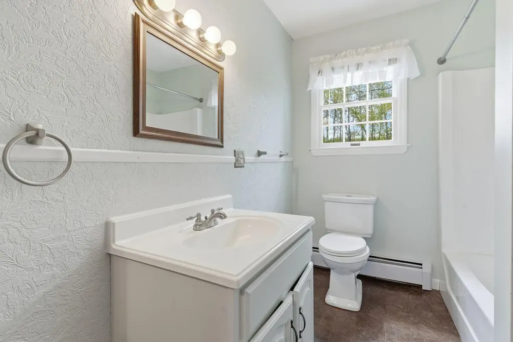 35 Parmenter Terrace China ME 04358