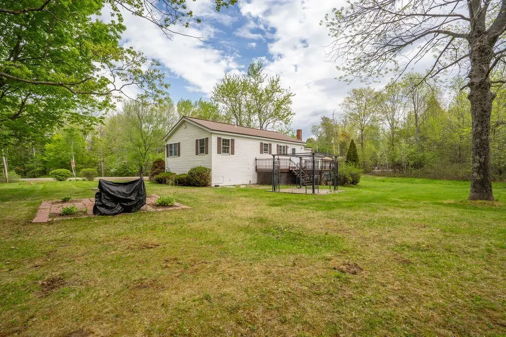 35 Parmenter Terrace China ME 04358