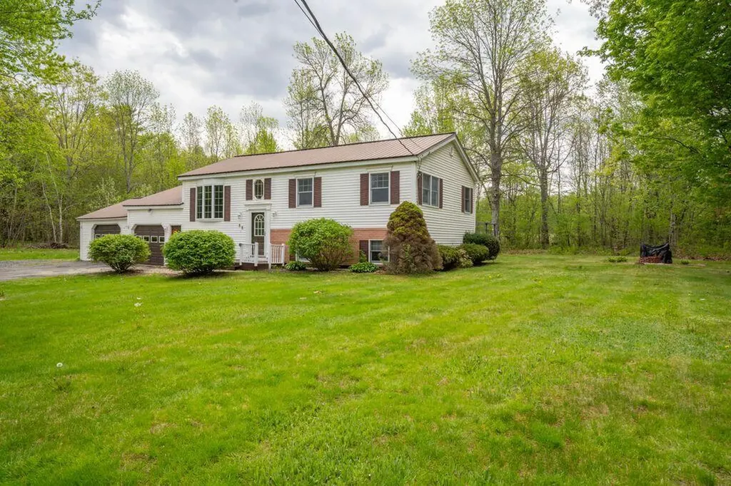 35 Parmenter Terrace China ME 04358