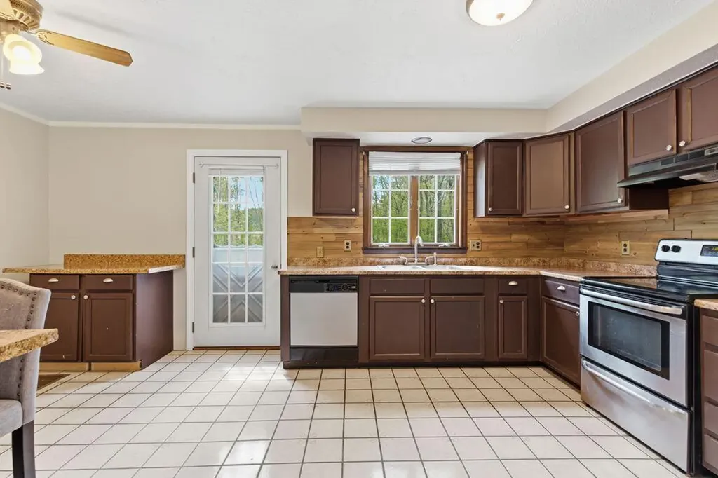 35 Parmenter Terrace China ME 04358