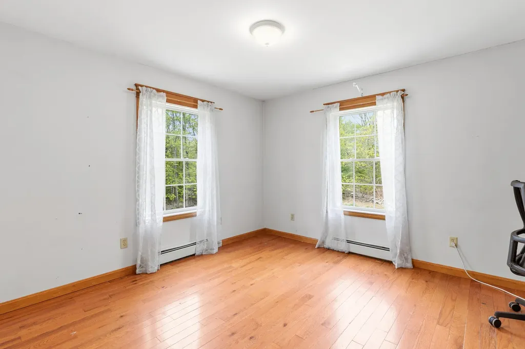 52 Valerie Lane New Gloucester ME 04260