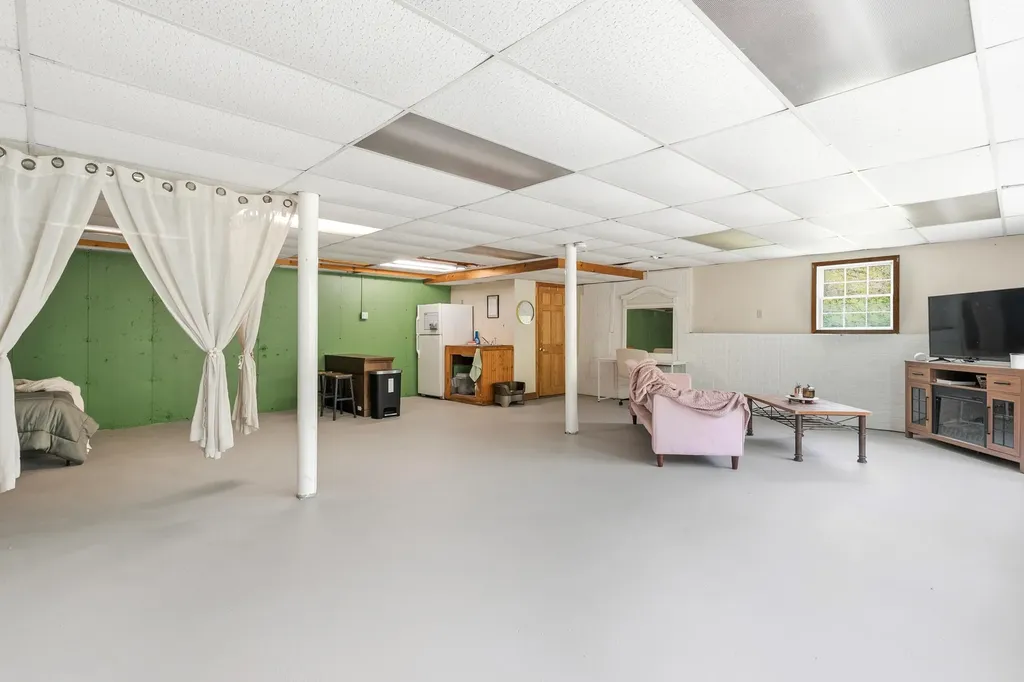 52 Valerie Lane New Gloucester ME 04260