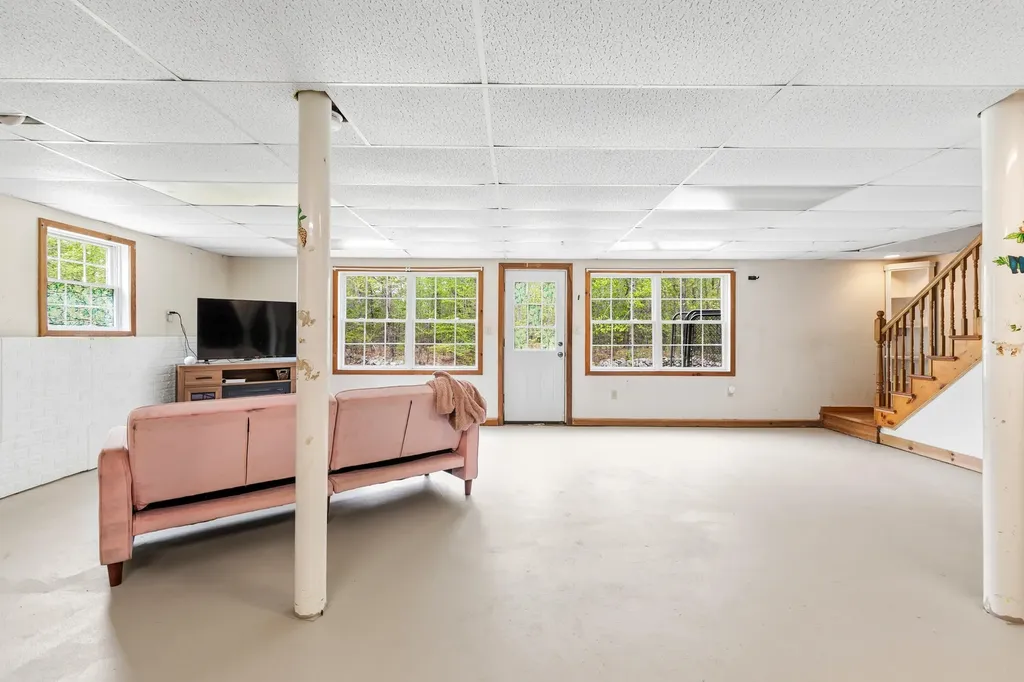 52 Valerie Lane New Gloucester ME 04260