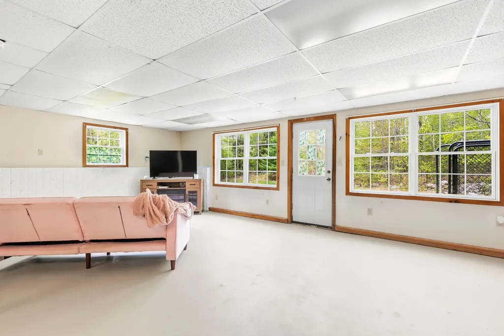 52 Valerie Lane New Gloucester ME 04260