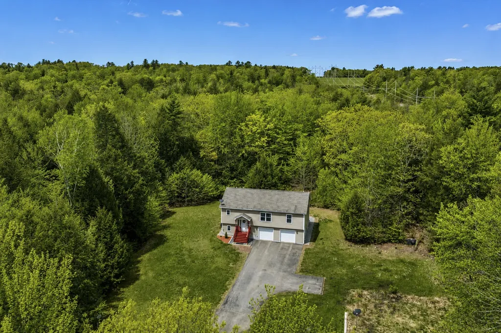109 Highland Ridge Hollis ME 04042