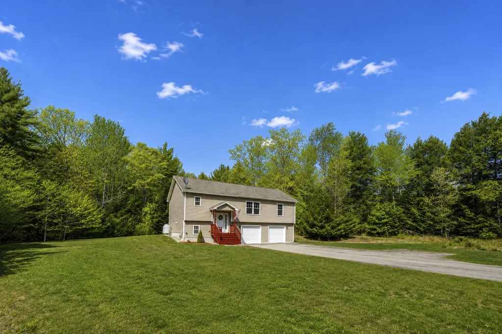 109 Highland Ridge Hollis ME 04042