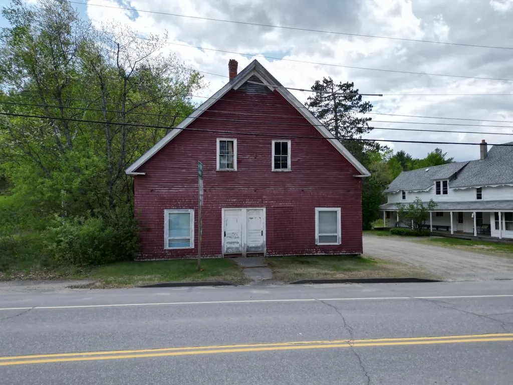2741 Lee Road Lee ME 04455