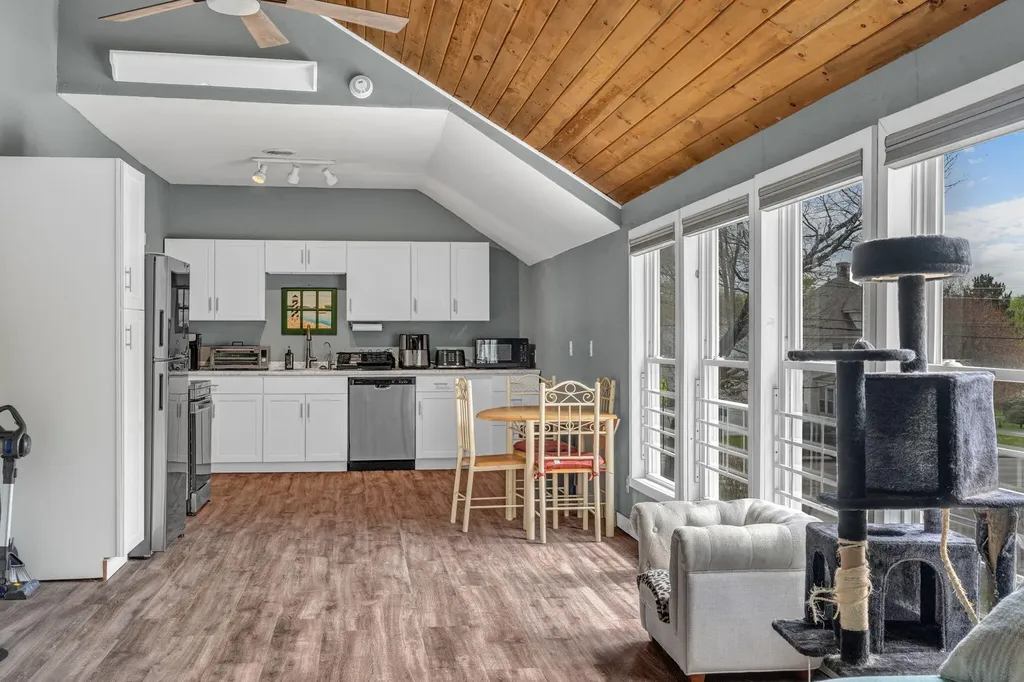 76 Lee Road Lincoln ME 04457