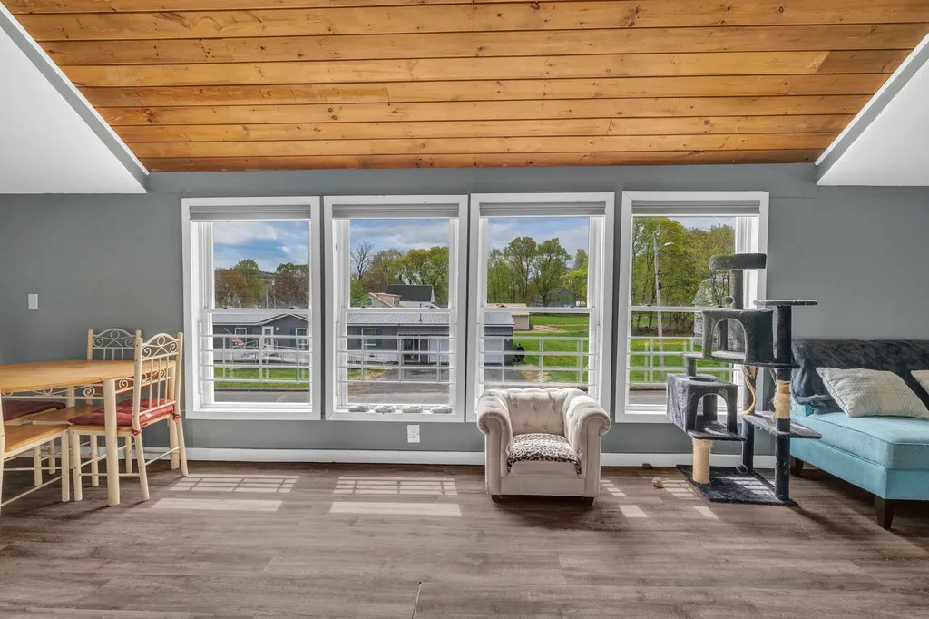 76 Lee Road Lincoln ME 04457