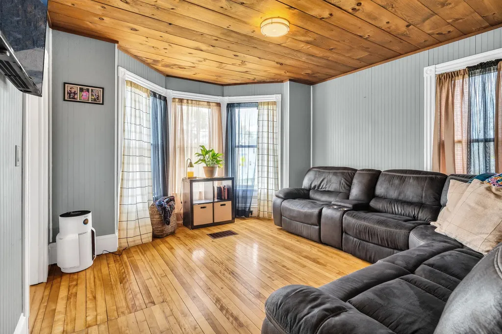 76 Lee Road Lincoln ME 04457