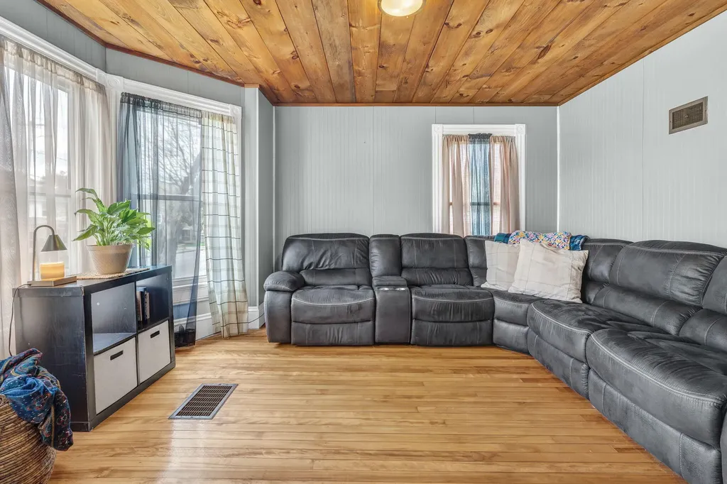 76 Lee Road Lincoln ME 04457