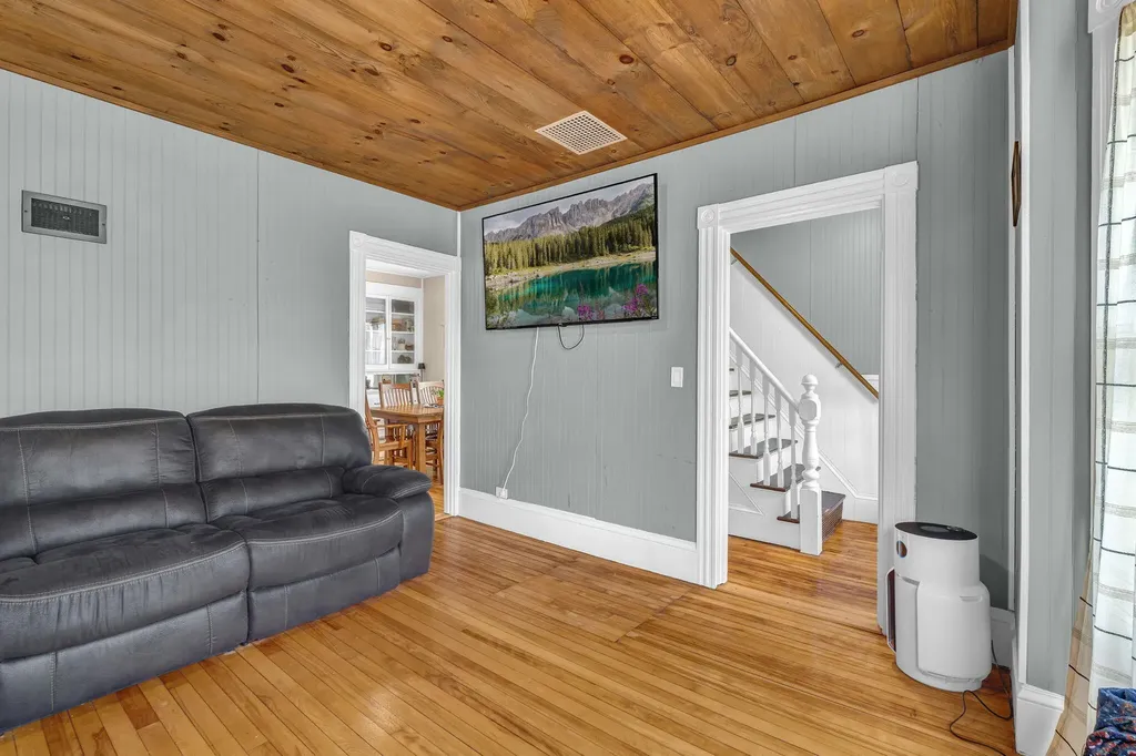 76 Lee Road Lincoln ME 04457