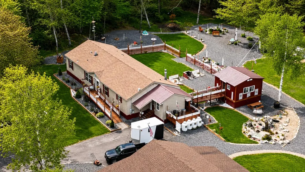 38 Kelly Circle Sidney ME 04330