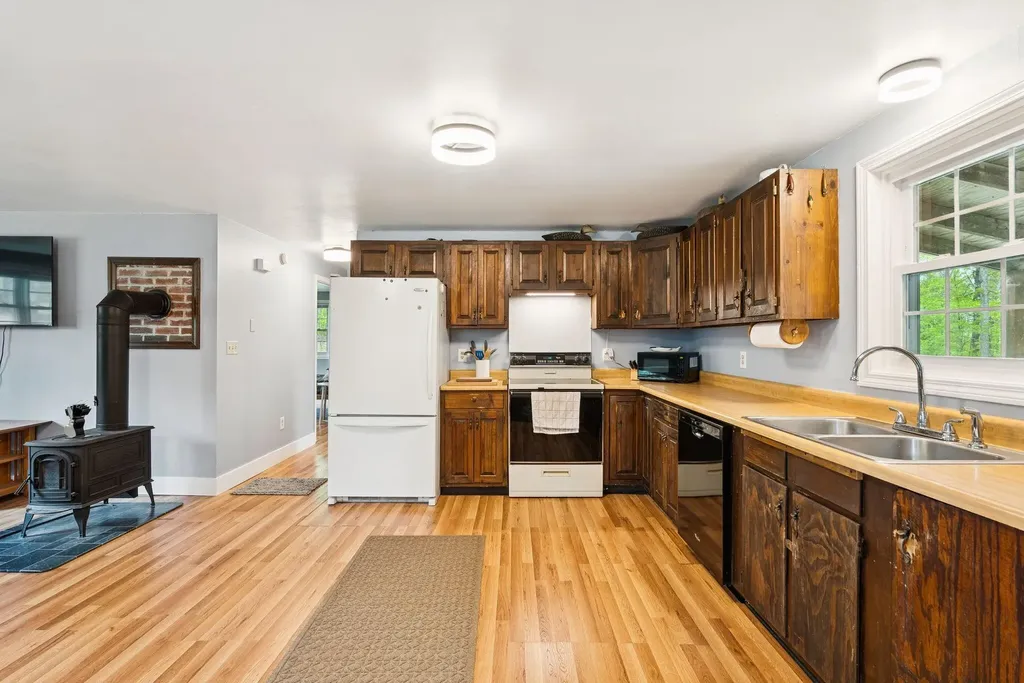 253 Yarmouth Road Gray ME 04039
