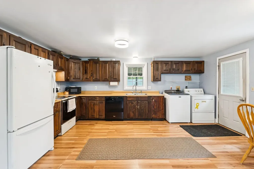 253 Yarmouth Road Gray ME 04039