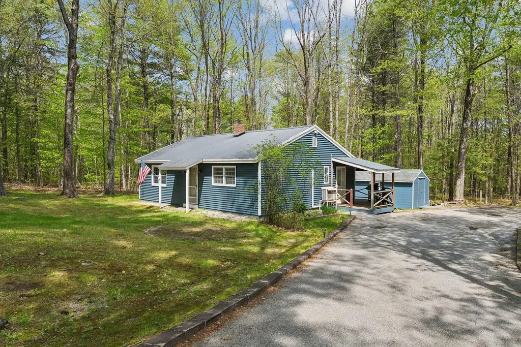 253 Yarmouth Road Gray ME 04039