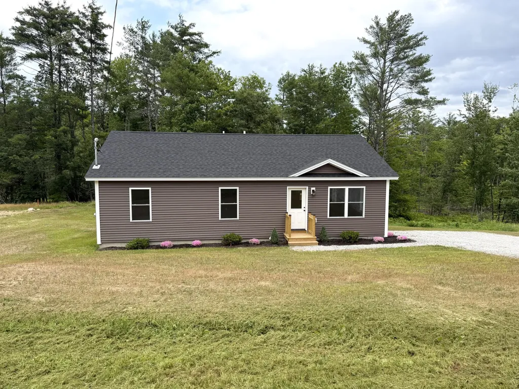 16 Dunham Lane Paris ME 04282