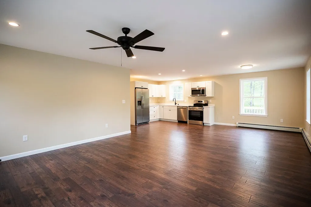 16 Dunham Lane Paris ME 04282