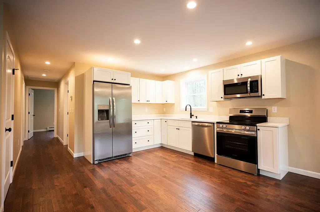 16 Dunham Lane Paris ME 04282