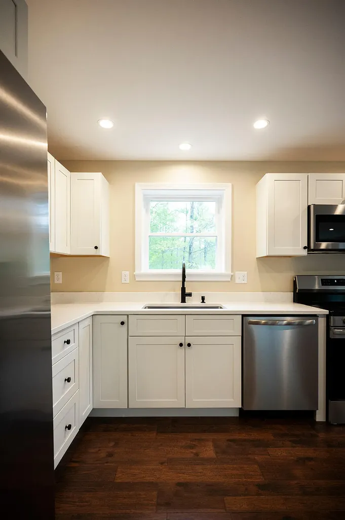 16 Dunham Lane Paris ME 04282
