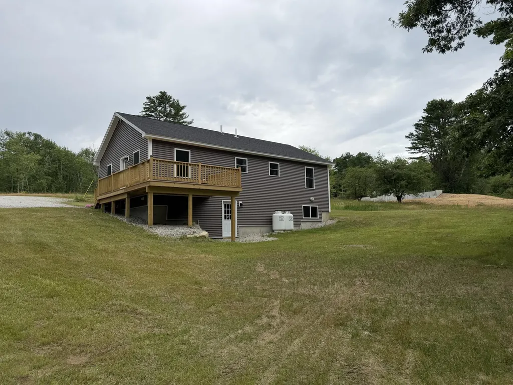 16 Dunham Lane Paris ME 04282