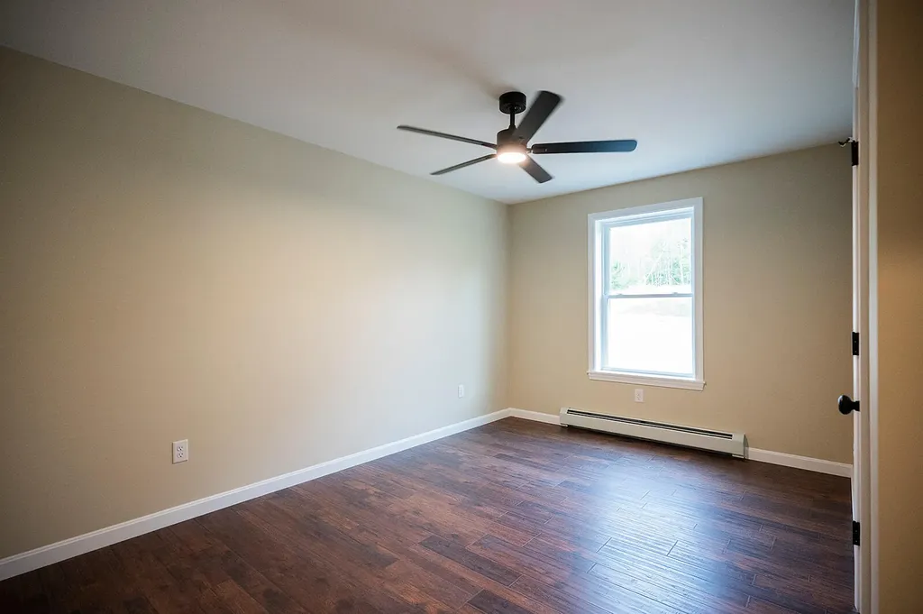 16 Dunham Lane Paris ME 04282