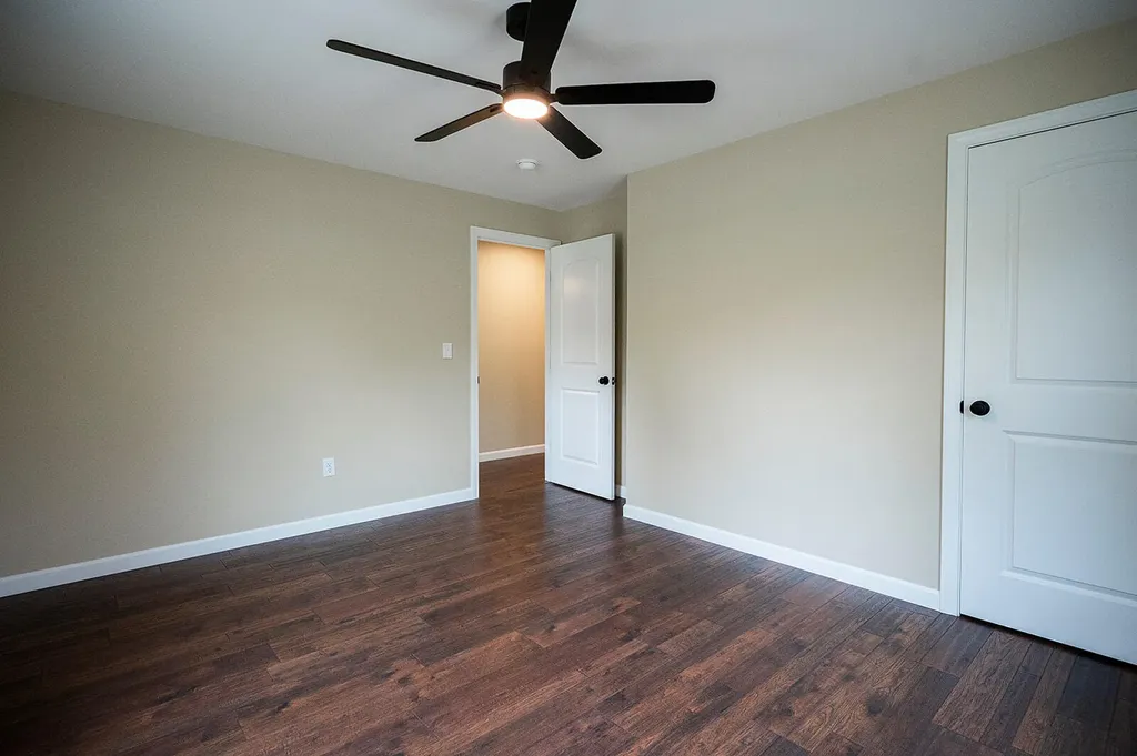 16 Dunham Lane Paris ME 04282