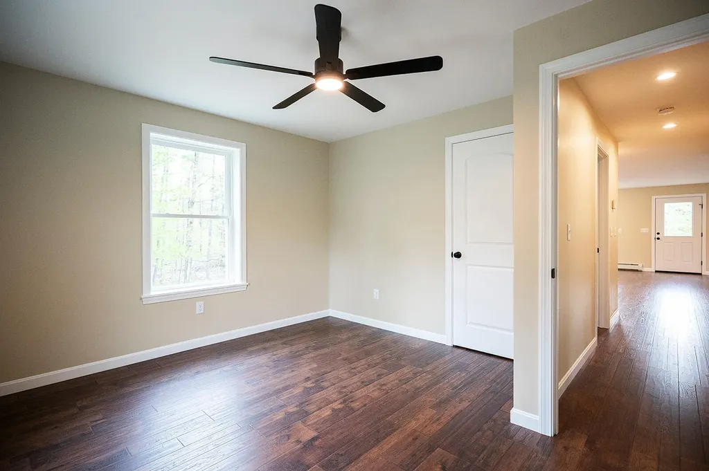 16 Dunham Lane Paris ME 04282