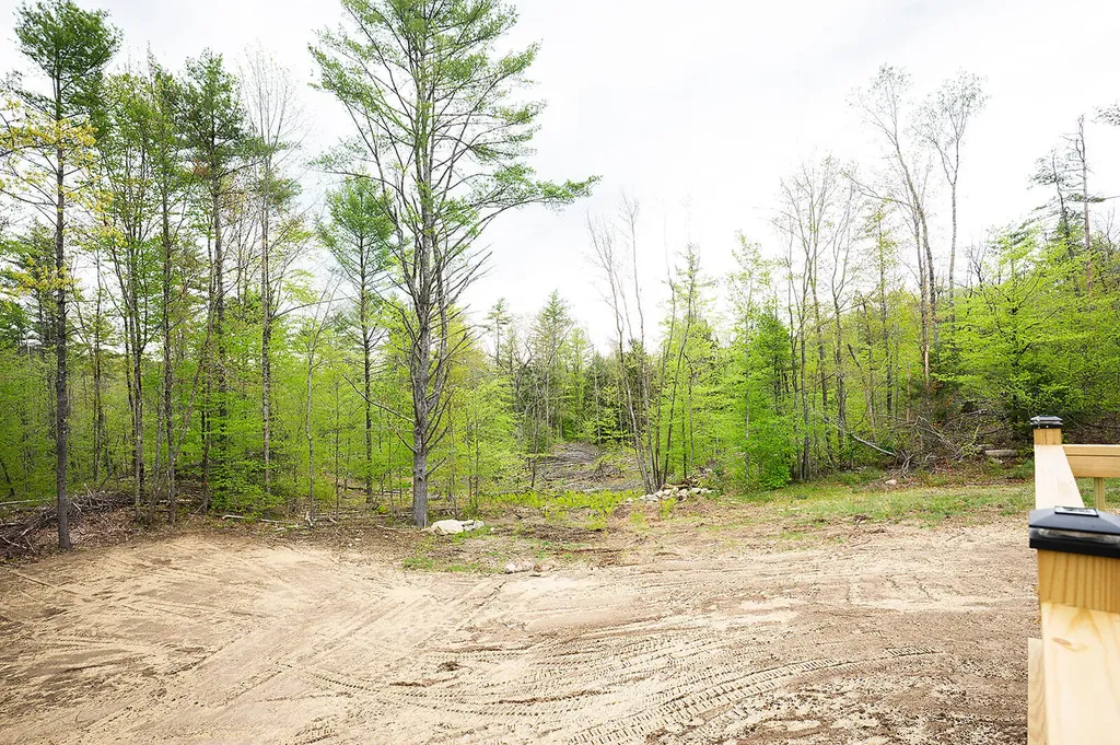 16 Dunham Lane Paris ME 04282
