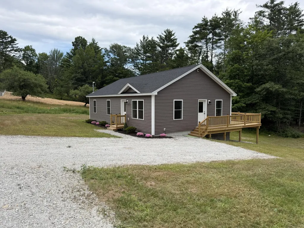 16 Dunham Lane Paris ME 04282
