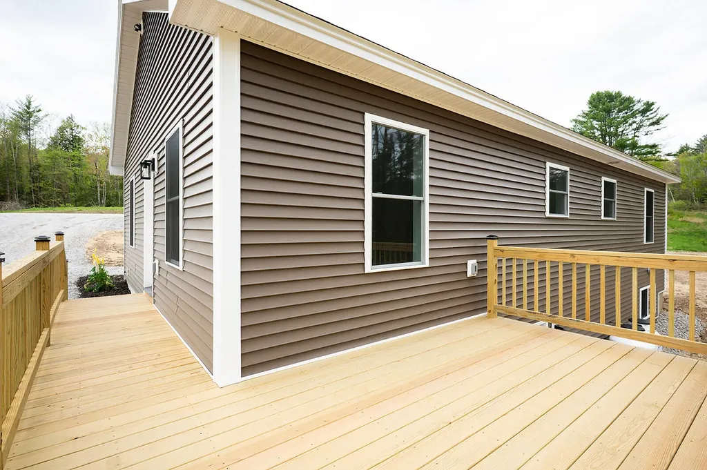 16 Dunham Lane Paris ME 04282