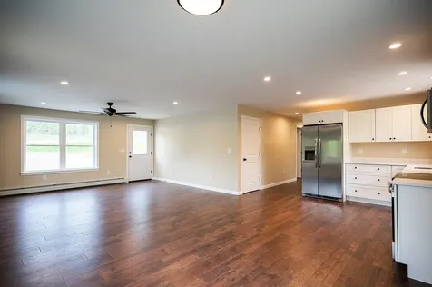 16 Dunham Lane Paris ME 04282
