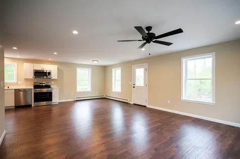 16 Dunham Lane Paris ME 04282
