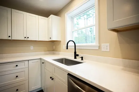 16 Dunham Lane Paris ME 04282