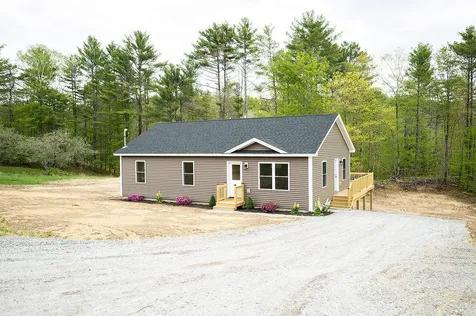 16 Dunham Lane Paris ME 04282