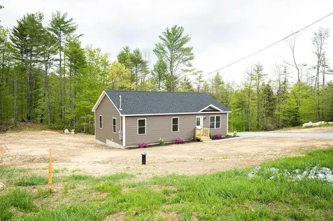 16 Dunham Lane Paris ME 04282