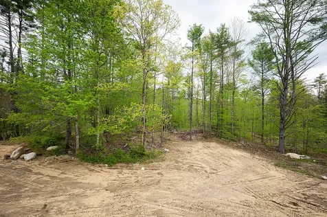 16 Dunham Lane Paris ME 04282