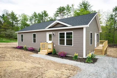 16 Dunham Lane Paris ME 04282