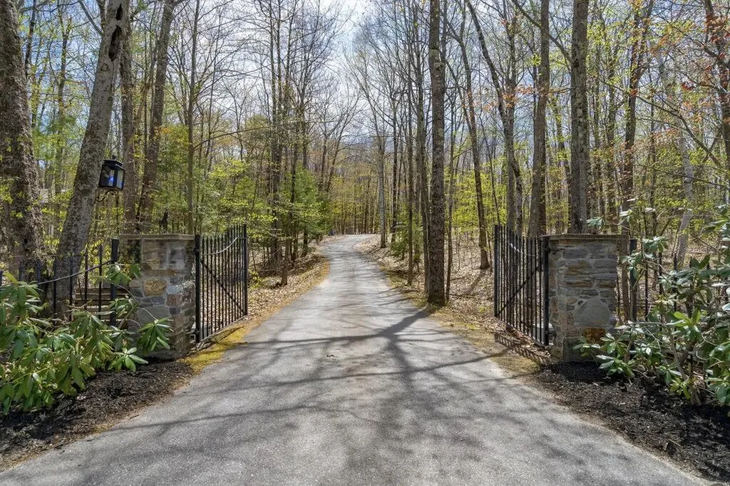 22 Birchwood Lane Poland ME 04274