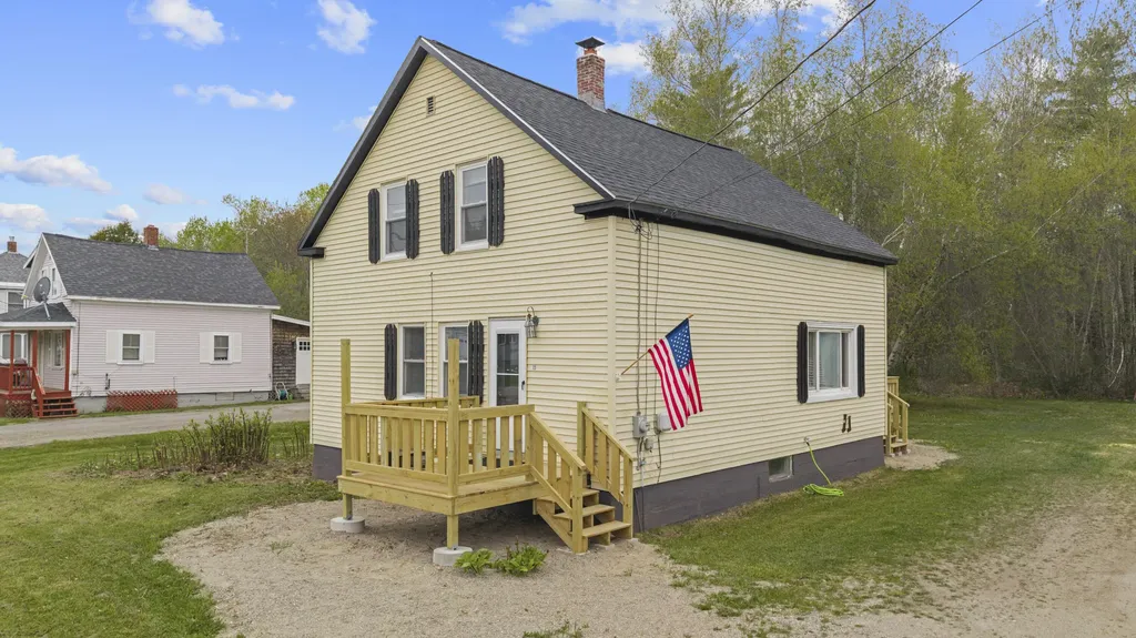 15 Lagrange Road Howland ME 04448