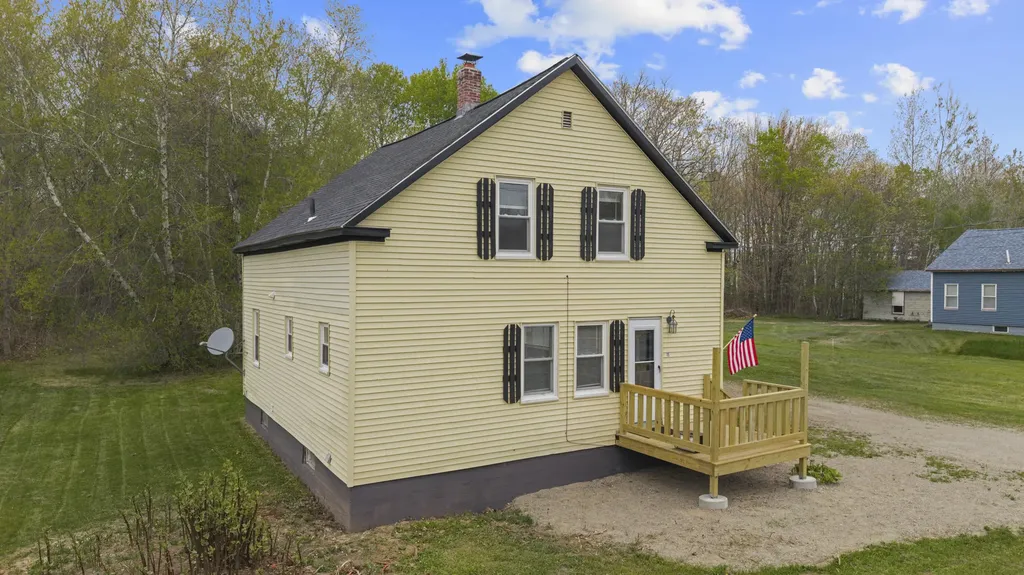 15 Lagrange Road Howland ME 04448